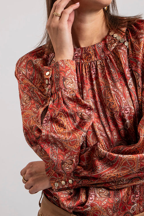 Blouse satinée motif cachemire imprimé grenat - 2