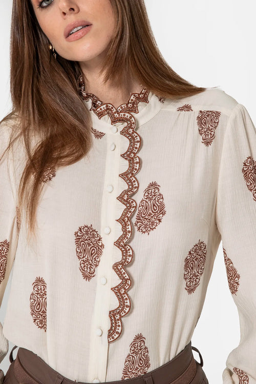 Chemise esprit jabot et imprimé choco - 2