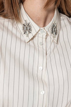 Chemise avec bijoux au col rayée écru et noir - 2