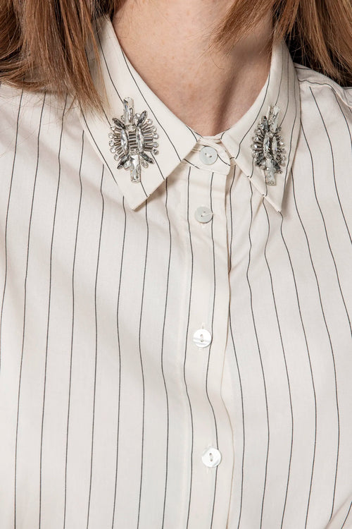 Chemise avec bijoux au col rayée écru et noir - 2