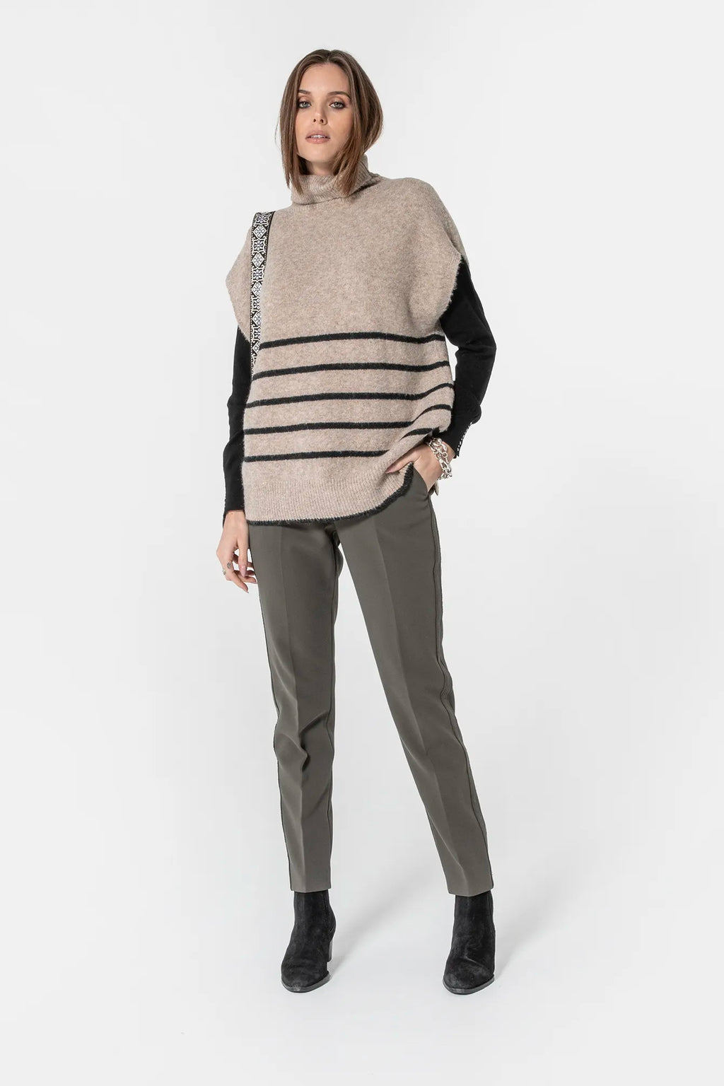 Poncho col roulé rayé beige et noir - 2