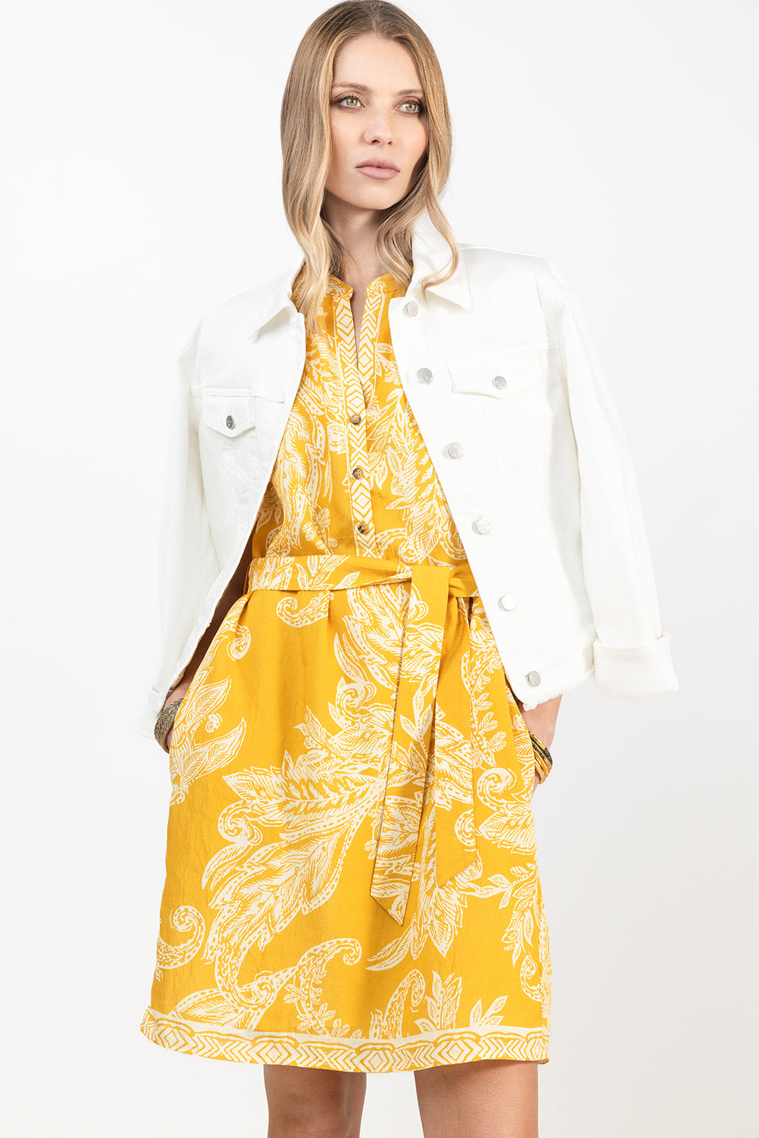 Robe imprimée jaune épaulée ceinturée - 1