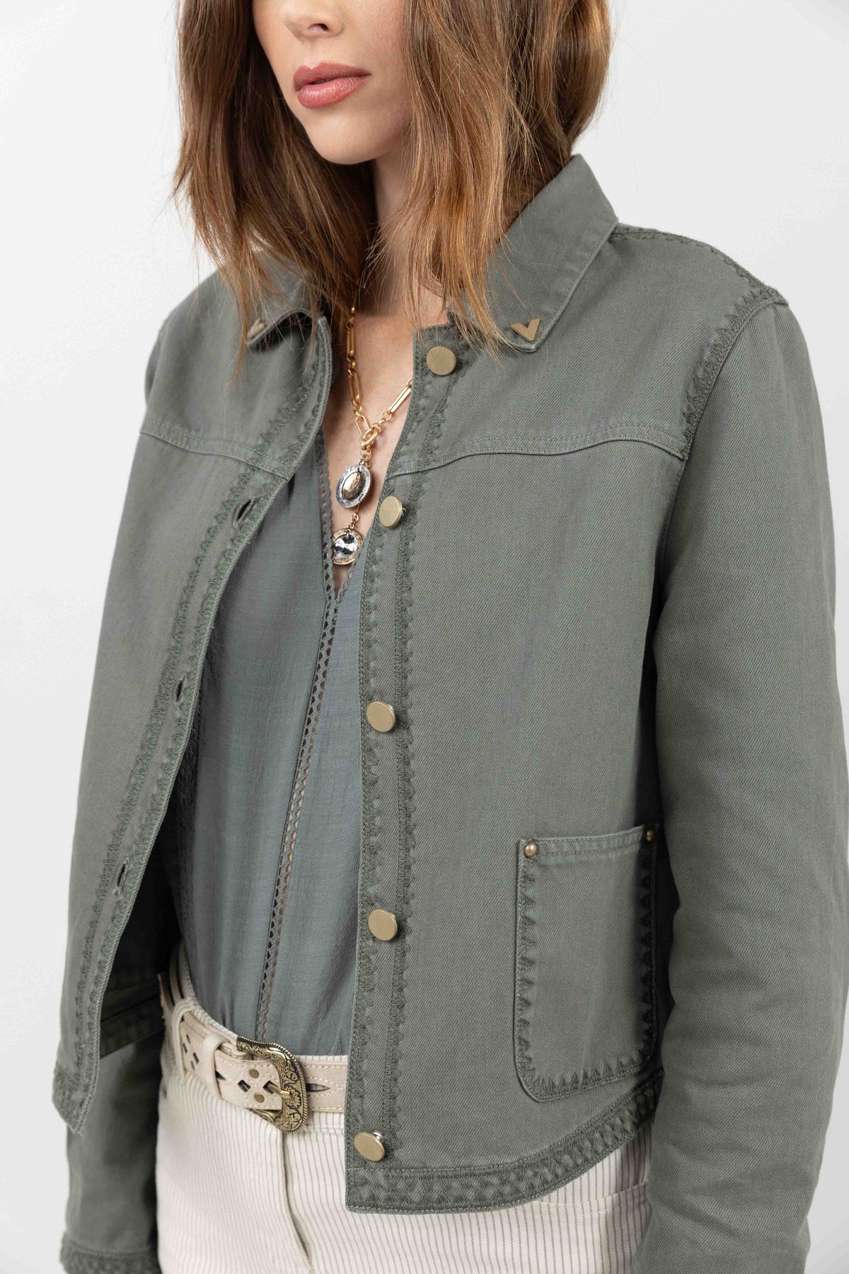 Veste kaki brodée casual chic - 2