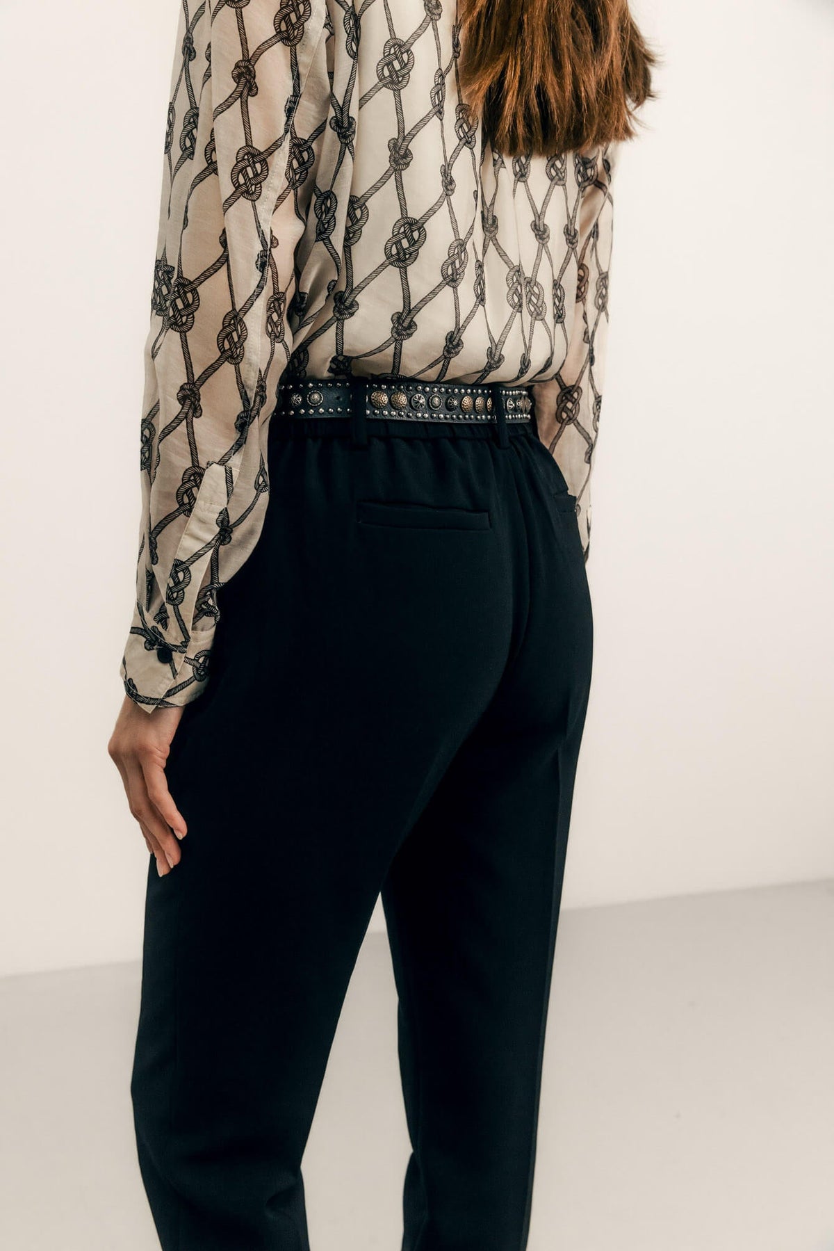 Pantalon noir cigarette chic - 2