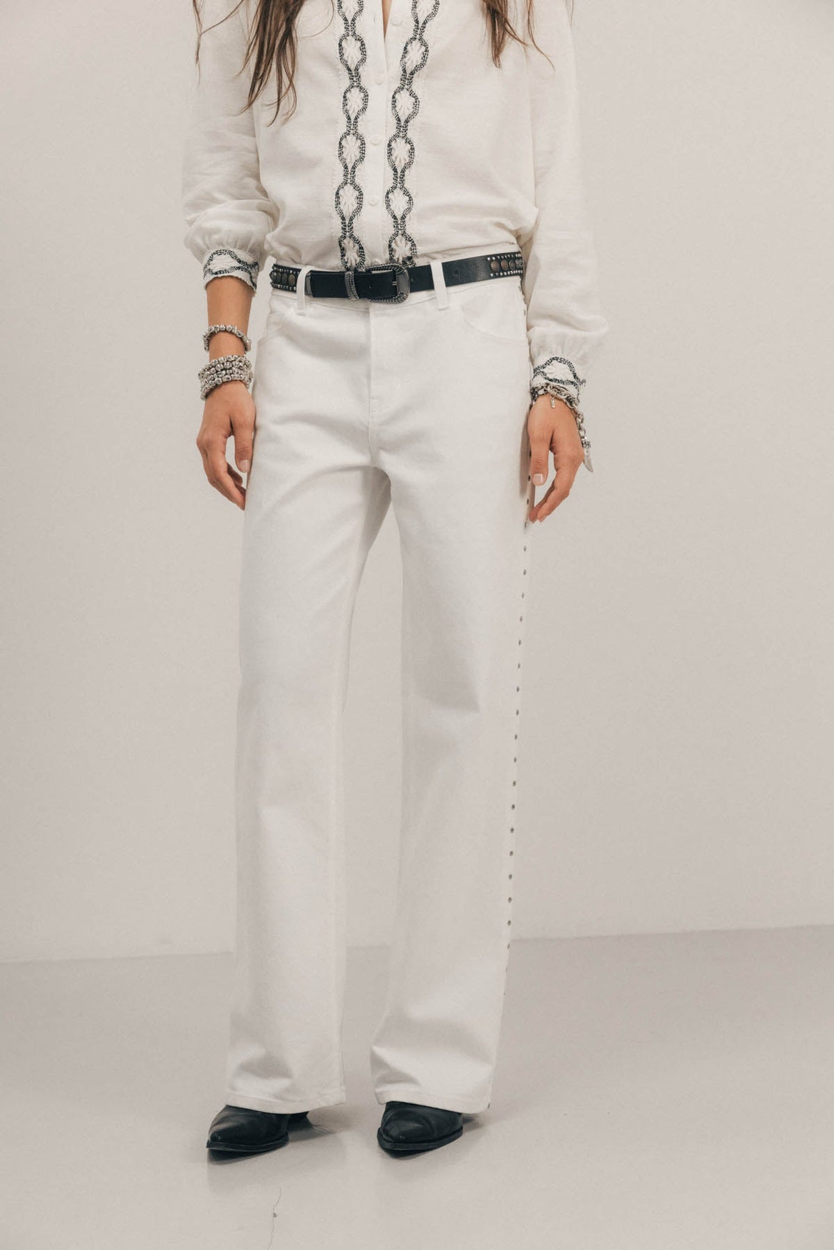 Jean large blanc taille haute clous - 2