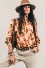 Blouse pêche satinée florale - 1