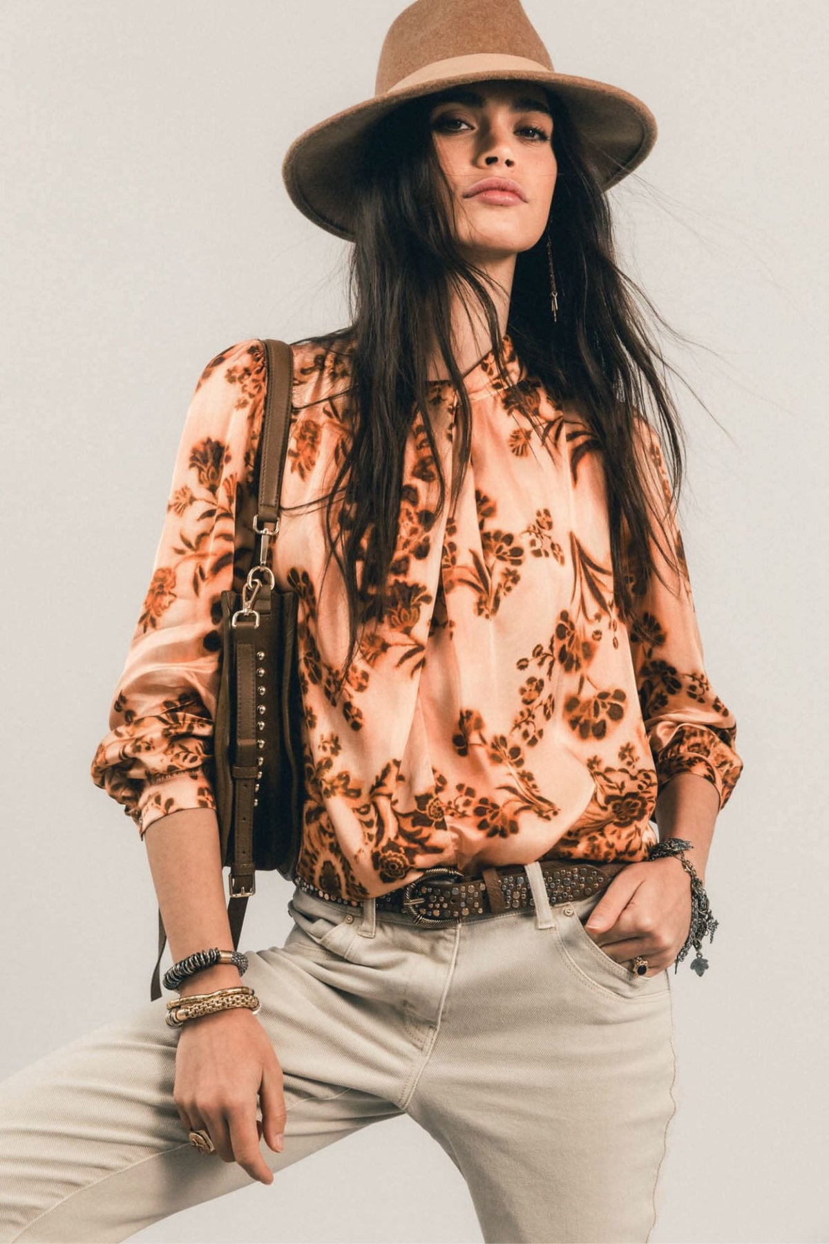 Blouse pêche satinée florale - 1