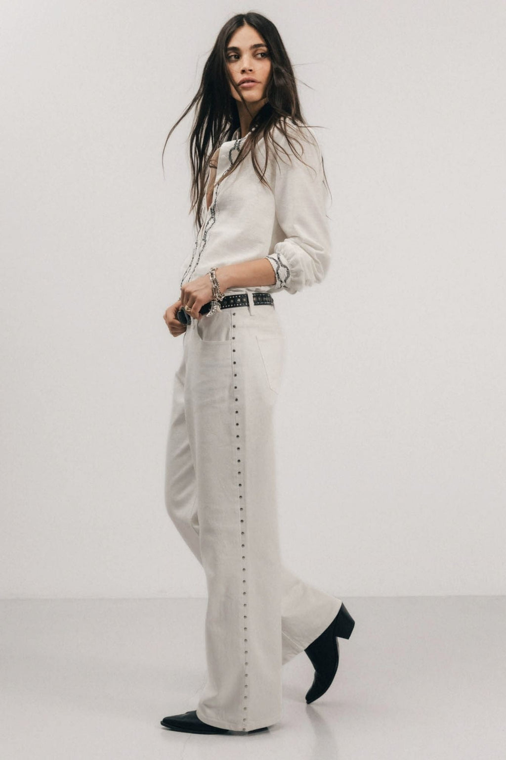 Jean large blanc taille haute clous - 1