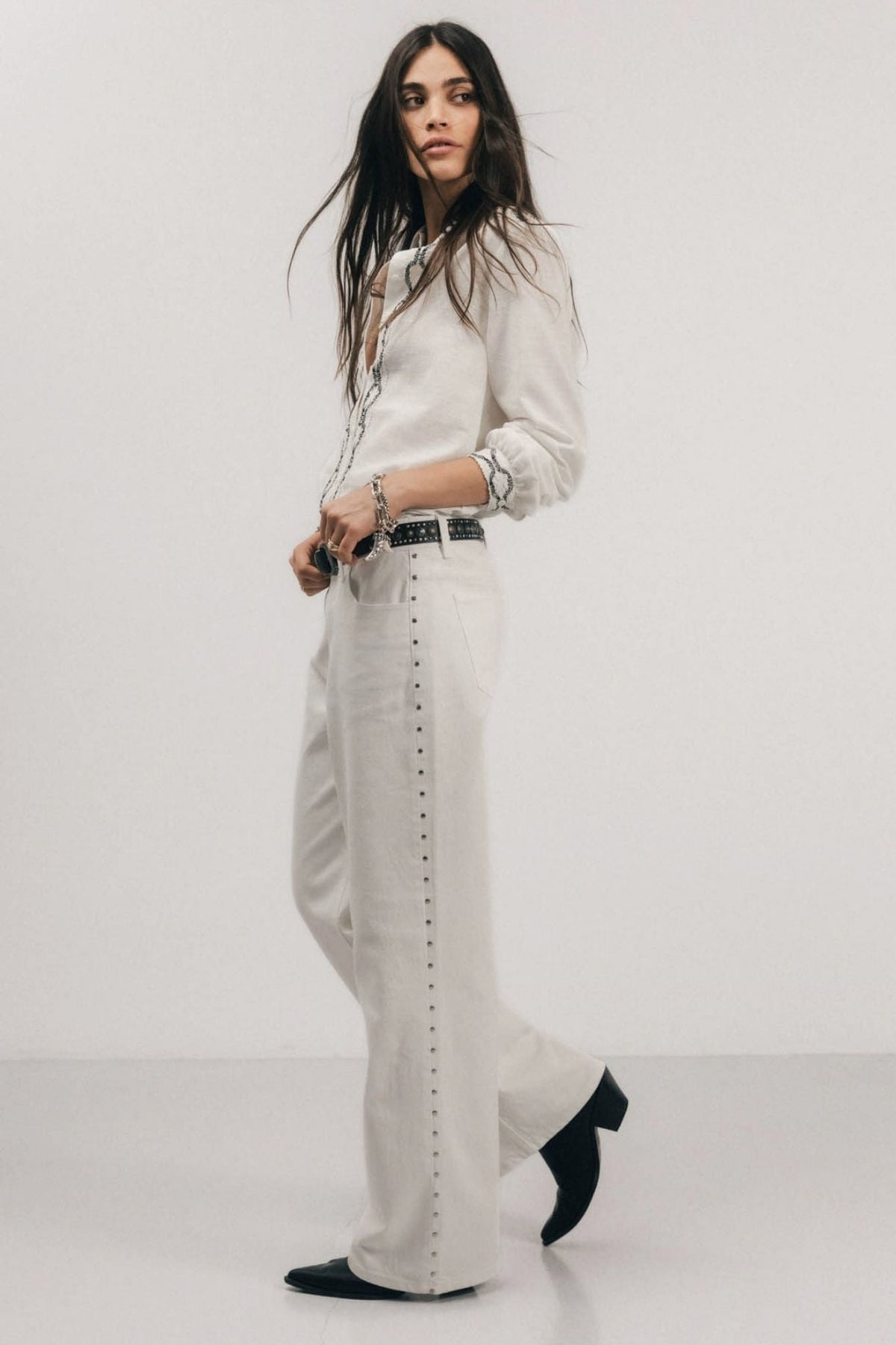 Jean large blanc taille haute clous - 1