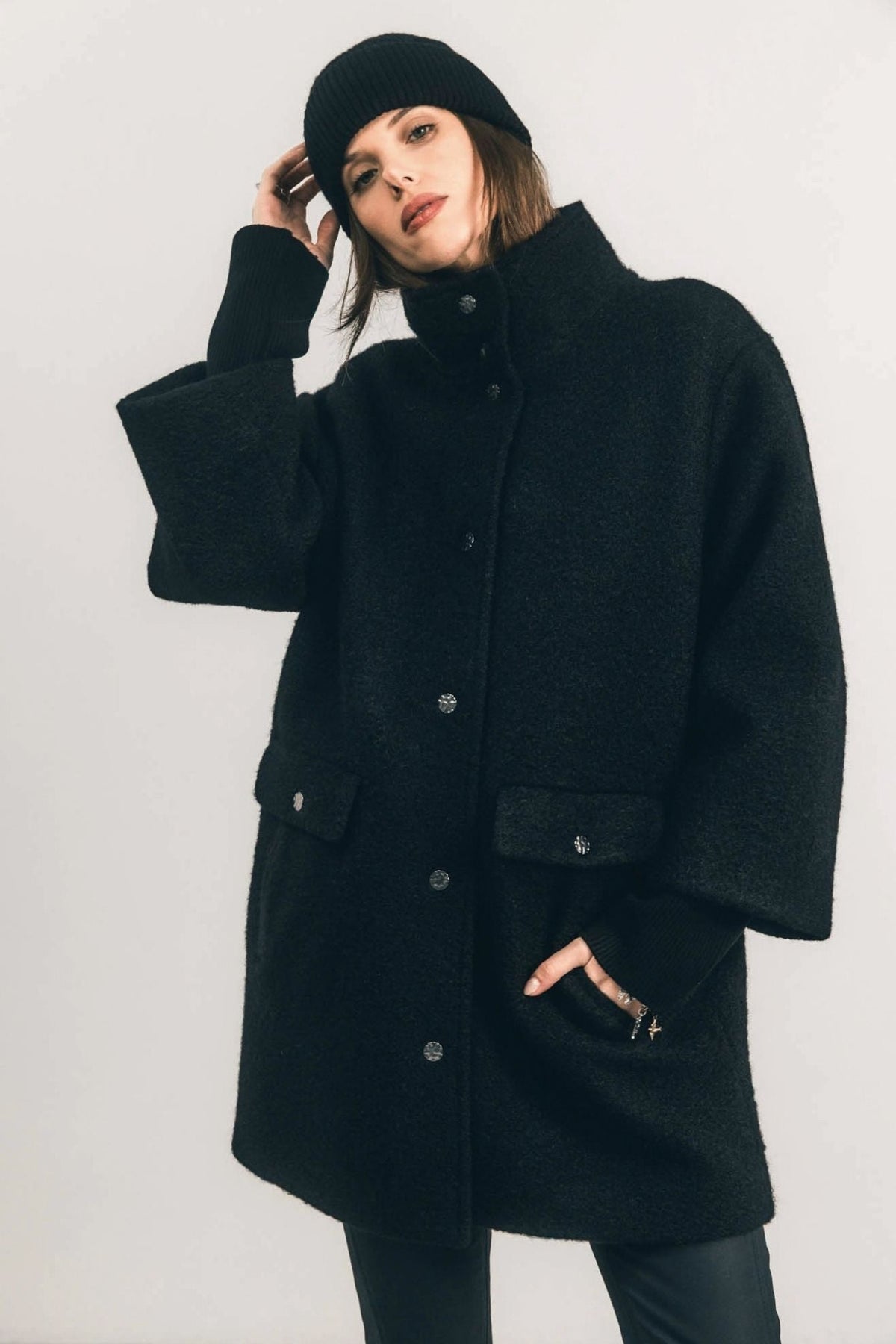 Manteau noir long matière bouclée - 1